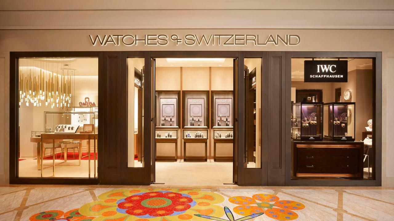 Encore Boston Harbor Everett Экстерьер фото The Watches of Switzerland store at The Landmark, Hong Kong